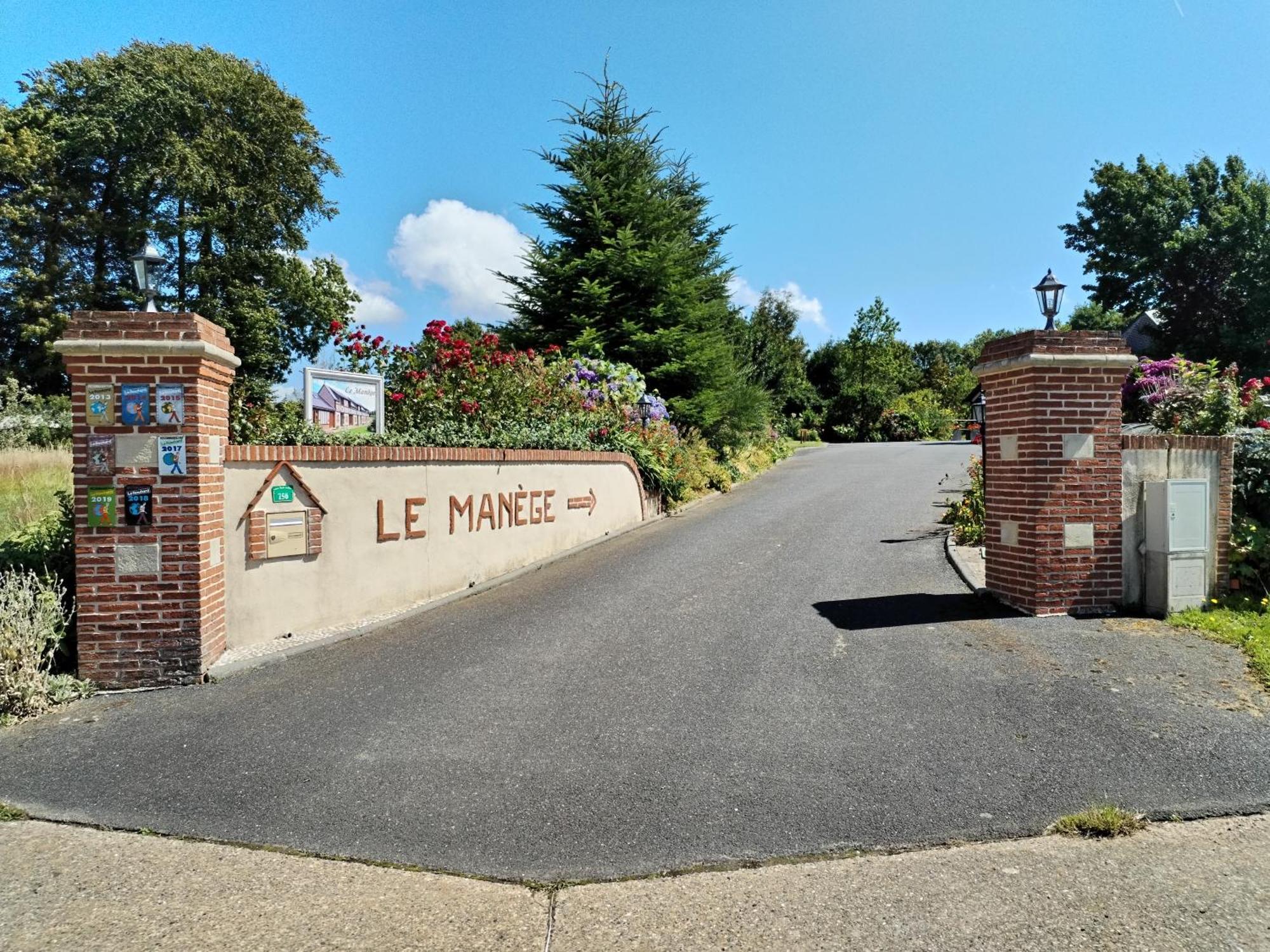 فندق Le Manege Gite L'Eglise Sainte-Marie-au-Bosc المظهر الخارجي الصورة